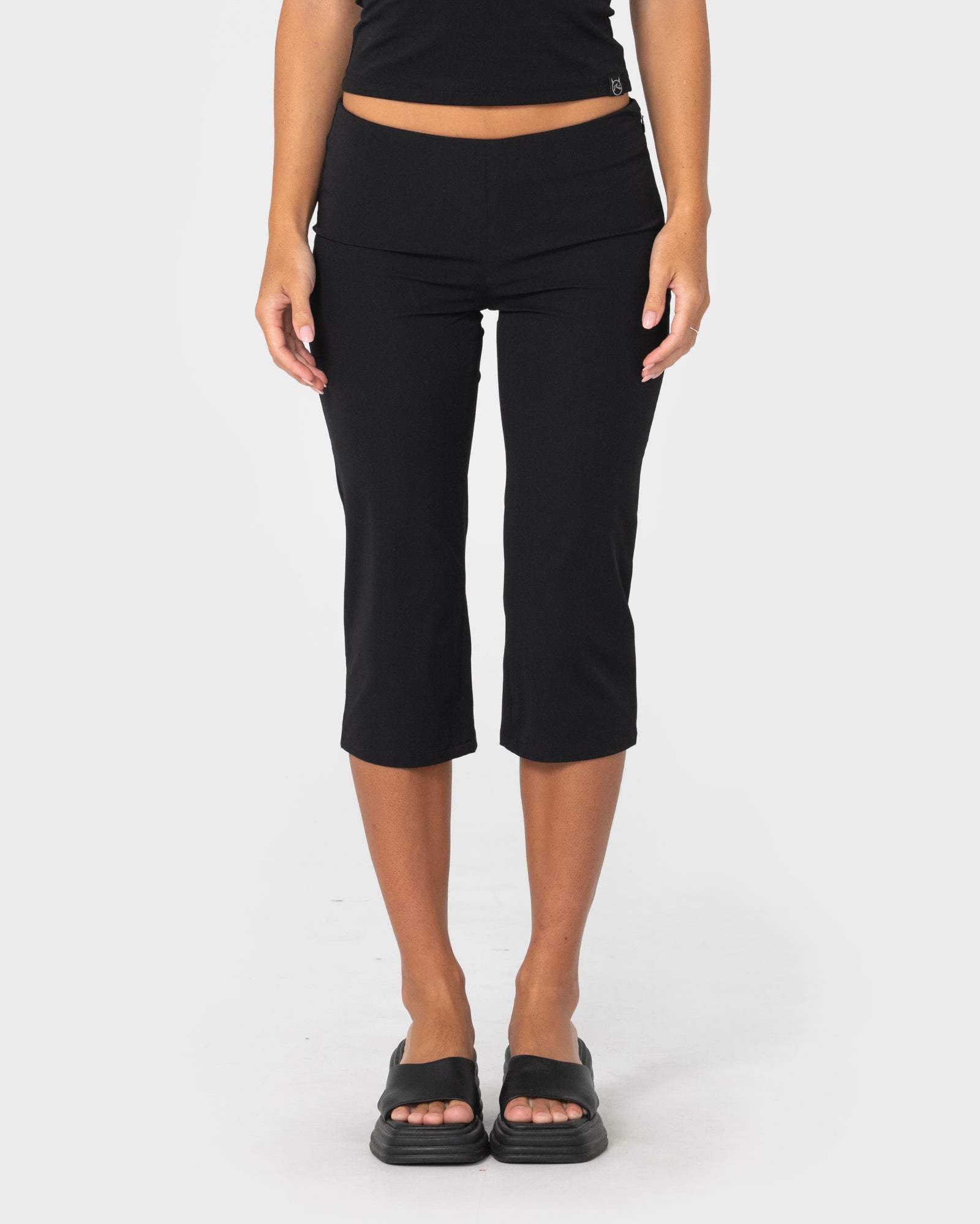 Finance Mummy Low Rise Capri Pant