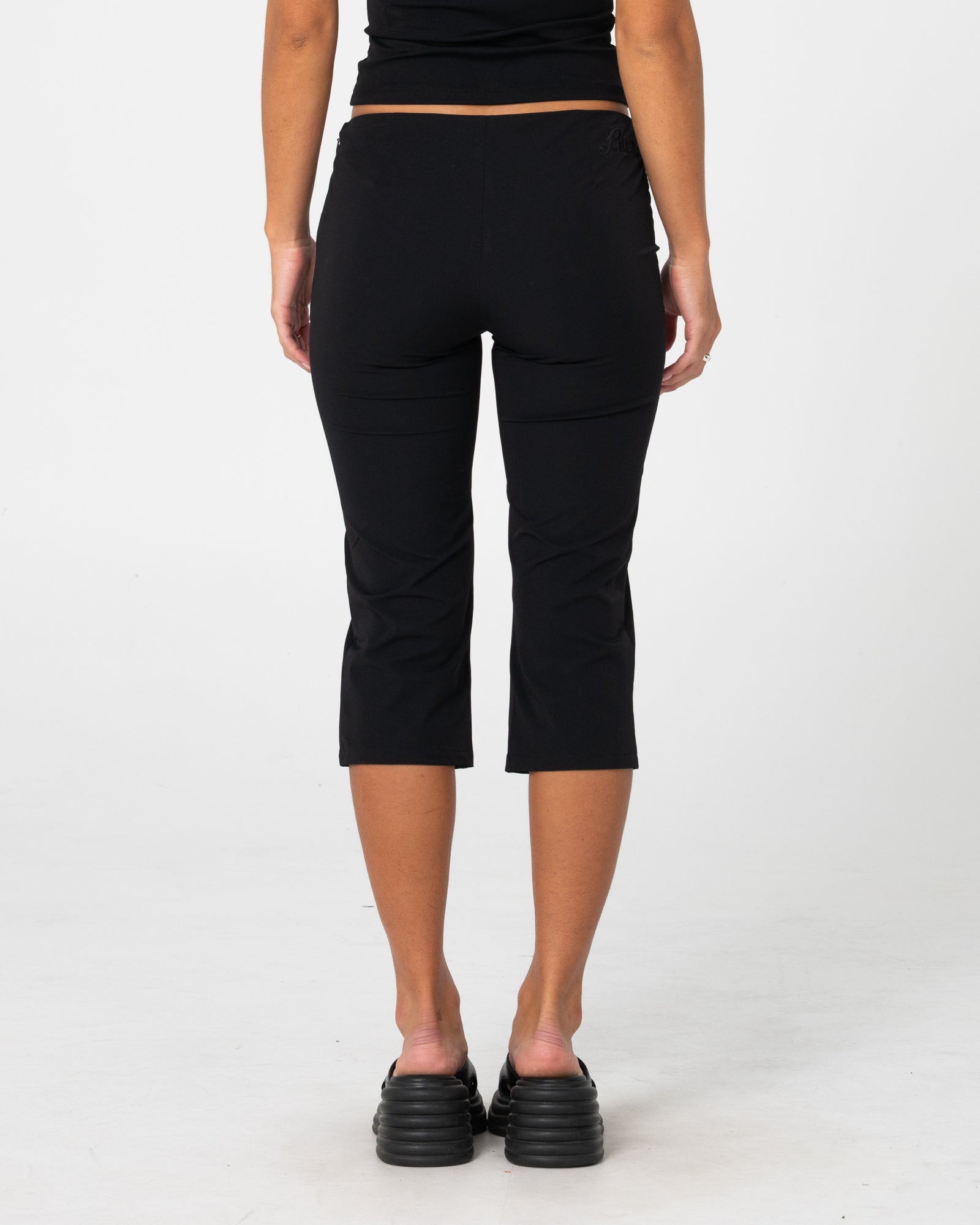 Finance Mummy Low Rise Capri Pant