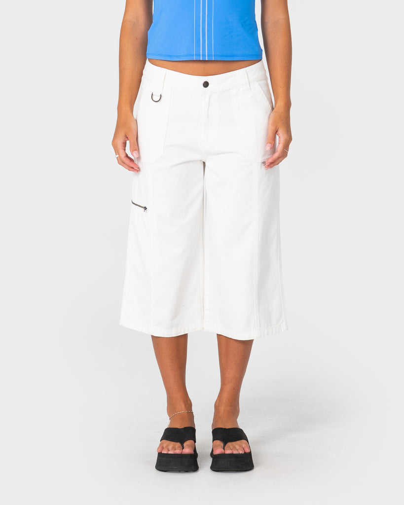 It Gyrl Low Rise Capri Cargo Pant | Rusty USA